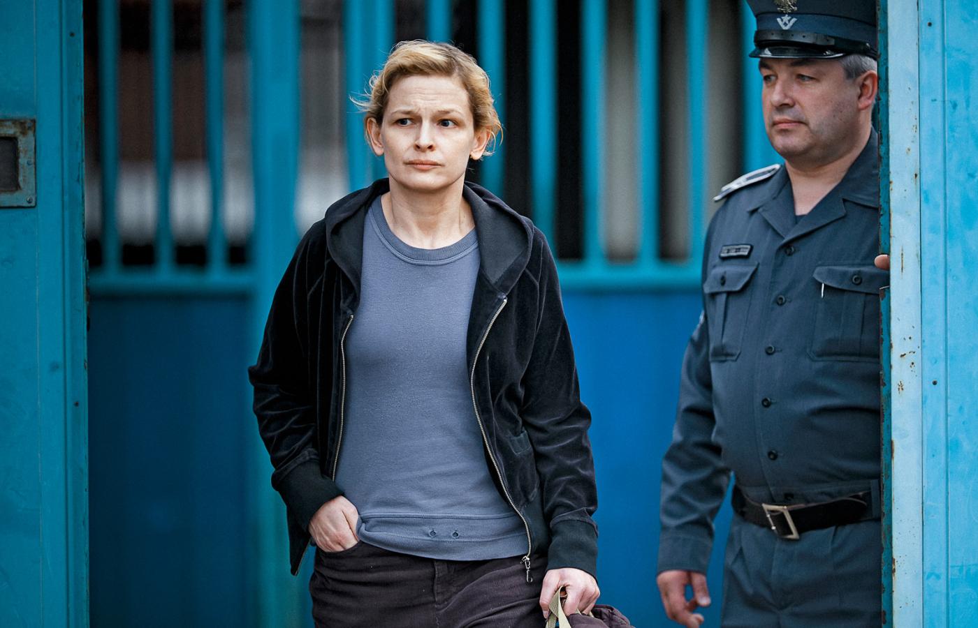 W serialu „Głęboka woda” akcja toczy się w Ośrodku Pomocy Społecznej. Na zdj. Dominika Ostałowska jako wychodząca z więzienia Wioletta.