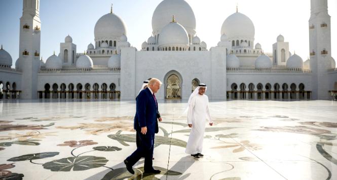 Abu Zabi. Donald Trump i szejk Muhammad ibn Zajid Al Nahajjan, przywódca Zjednoczonych Emiratów Arabskich