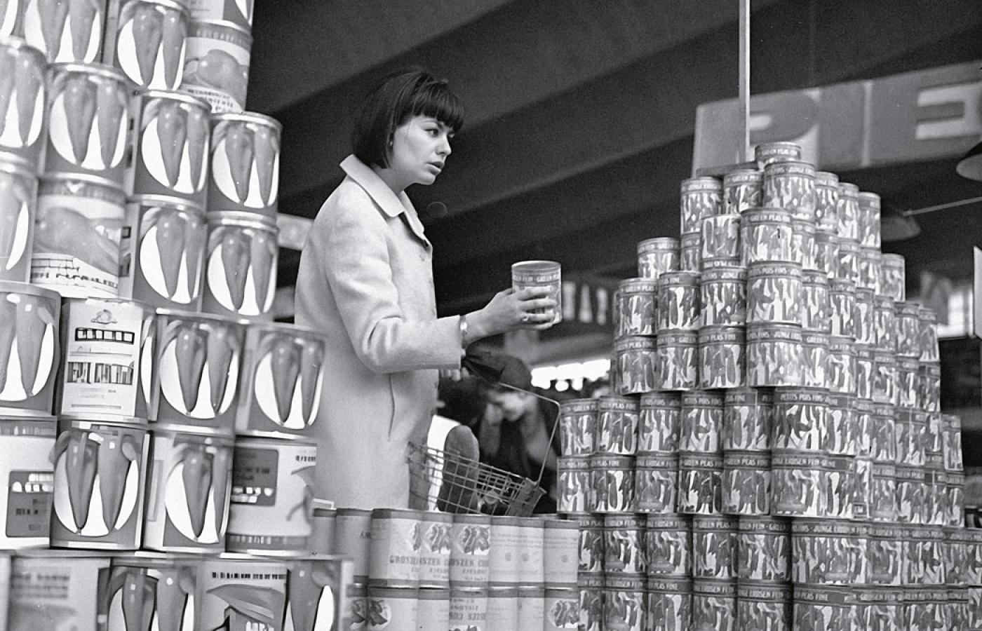 Prof. Brzostek: Życie codzienne kobiet w PRL – propaganda i rzeczywistość