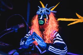 Kadr z koreańskiego serialu „Hellbound”, kolejnego hitu Netflixa.