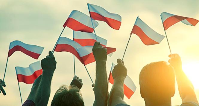 W każdym badaniu stosunkowo wielu Polaków wykazuje chwiejność w ważnych opiniach i sądach.