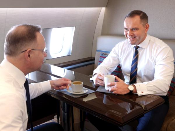 Prezydent RP Andrzej Duda i kandydat na prezydenta popierany przez PiS Karol Nawrocki. 23 marca 2025 r.