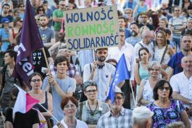 Jeżeli ujawniła się jakaś nowa energia społeczna, zwłaszcza ta pokoleniowa, to najbardziej naturalną drogą do jej politycznej ekspresji jest nowa formacja.