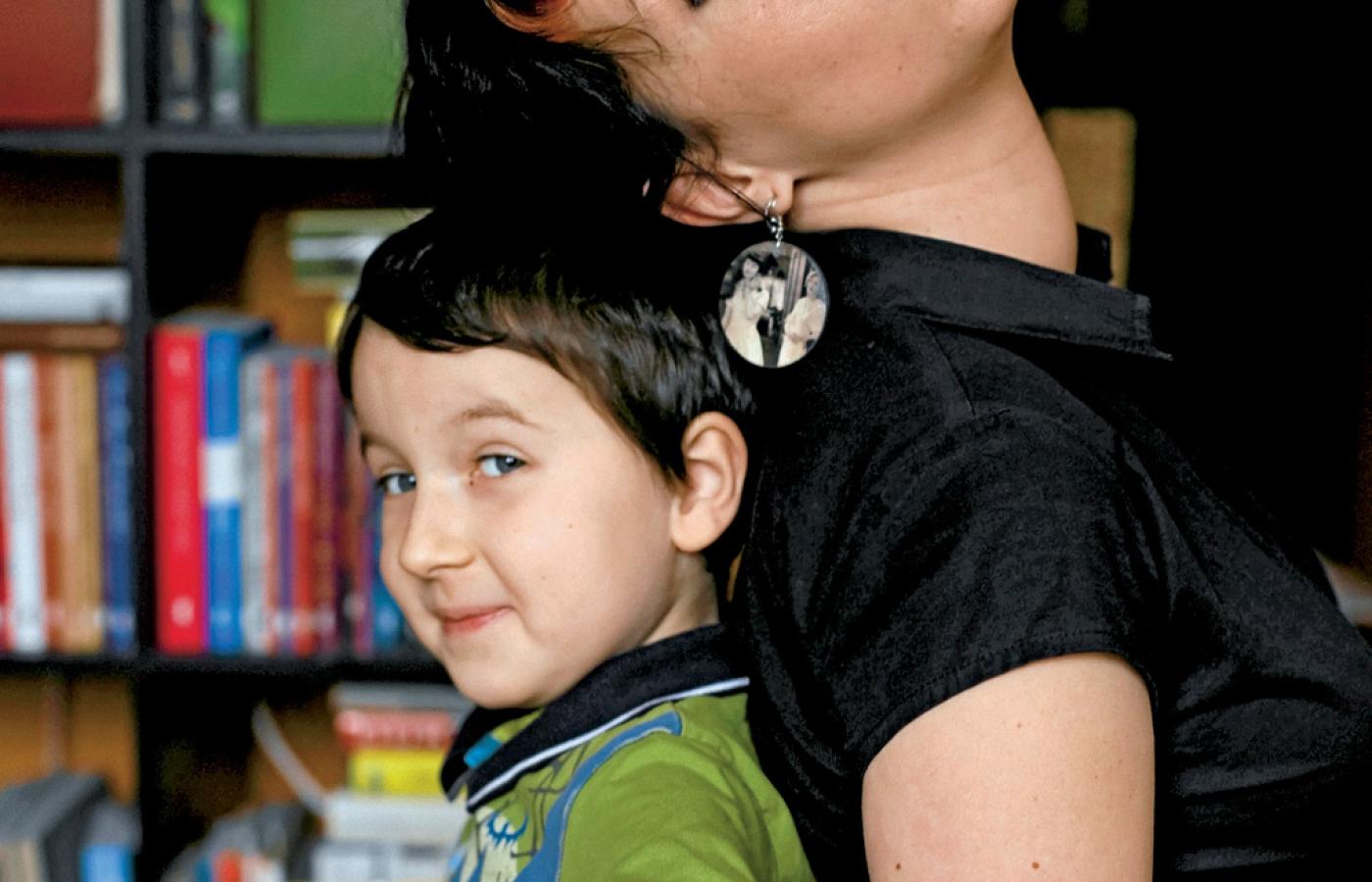 Sylwia Chutnik z synem Brunem, którego urodziła na studiach