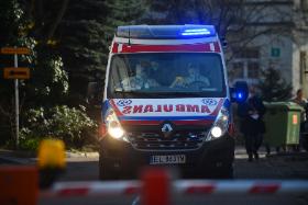 Leczenie na telefon jest po prostu niebezpieczne. Najczęściej chorzy zbyt długo czekają w domu, a pogorszenie w zakażeniu koronawirusem na ogół jest nagłe, „piorunujące”.