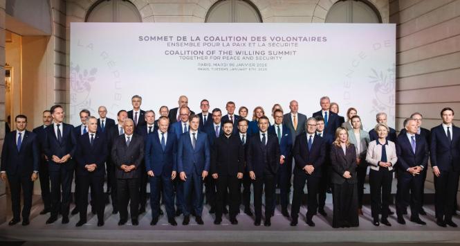 Ponad 30 państw tzw. koalicji chętnych przyjęło „deklarację paryską” określającą gwarancje bezpieczeństwa dla Ukrainy po ewentualnym zawieszeniu broni. Paryż, 6 stycznia 2026 r.