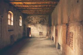 W zamkowych salach przechowywane były skrzynie pełne dzieł sztuki.