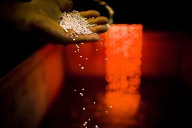 Kilka minut po odlaniu srebro najładniej lśni.