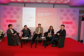 Debata z ekspertami i autorami JA MY ONI. Od lewej: redaktor Ewa Wilk, dr Magdalena Kaczmarek, dr Magdalena Kaczmarek-Kurczak, prof. Krystyna Skarżyńska i dr hab. Wojciech Kulesza.