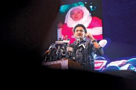 Wael Ghonim – egipski bohater z placu Tahrir, czyli dyrektor w Google, po pracy organizujący działalność polityczną na Facebooku.