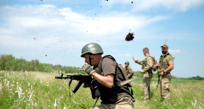 Ukraińscy żołnierze na poligonie w obwodzie donieckim