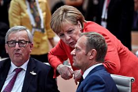 Jean-Claude Juncker alarmuje, że harmonogram daje jedynie półtora roku na pchnięcie zasadniczych reform Unii. A Donald Tusk wciąż jeszcze ma nadzieję, że kluczowe kwestie uda się podjąć już na grudniowym szczycie.