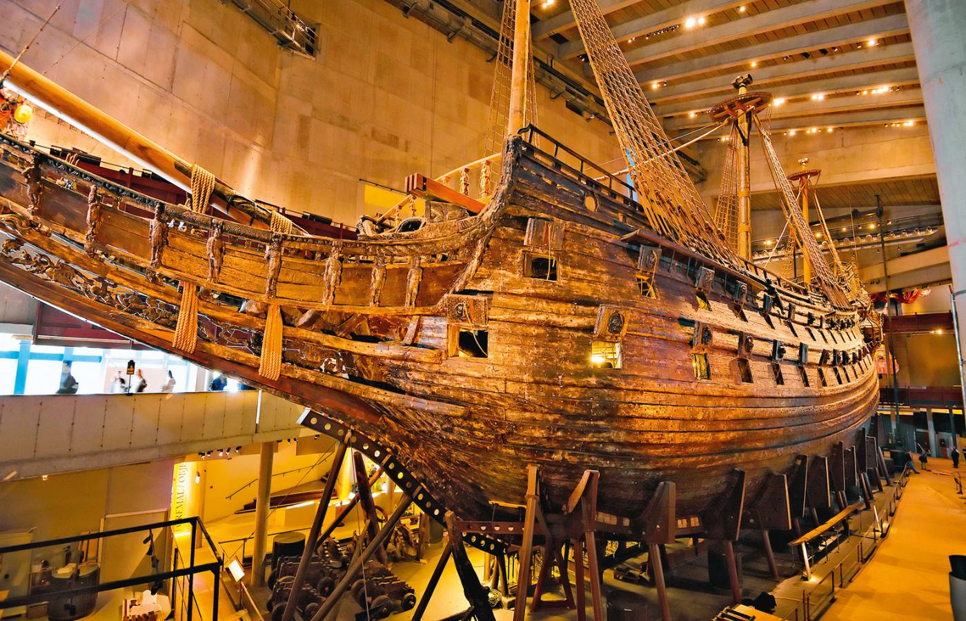 „Vasa” ledwie utrzymywał równowagę na wodzie.