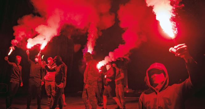 W Kijowie młodzież tańczyła do hymnu pomarańczowej rewolucji.