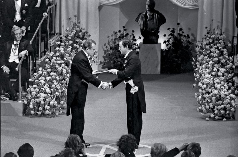 Czesław Miłosz odbiera Nagrodę Nobla, 8 grudnia 1980 r.