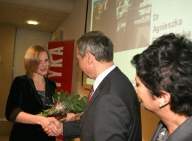 dr Agnieszka Słowikowska laureatka w dziedzinie astronomii.