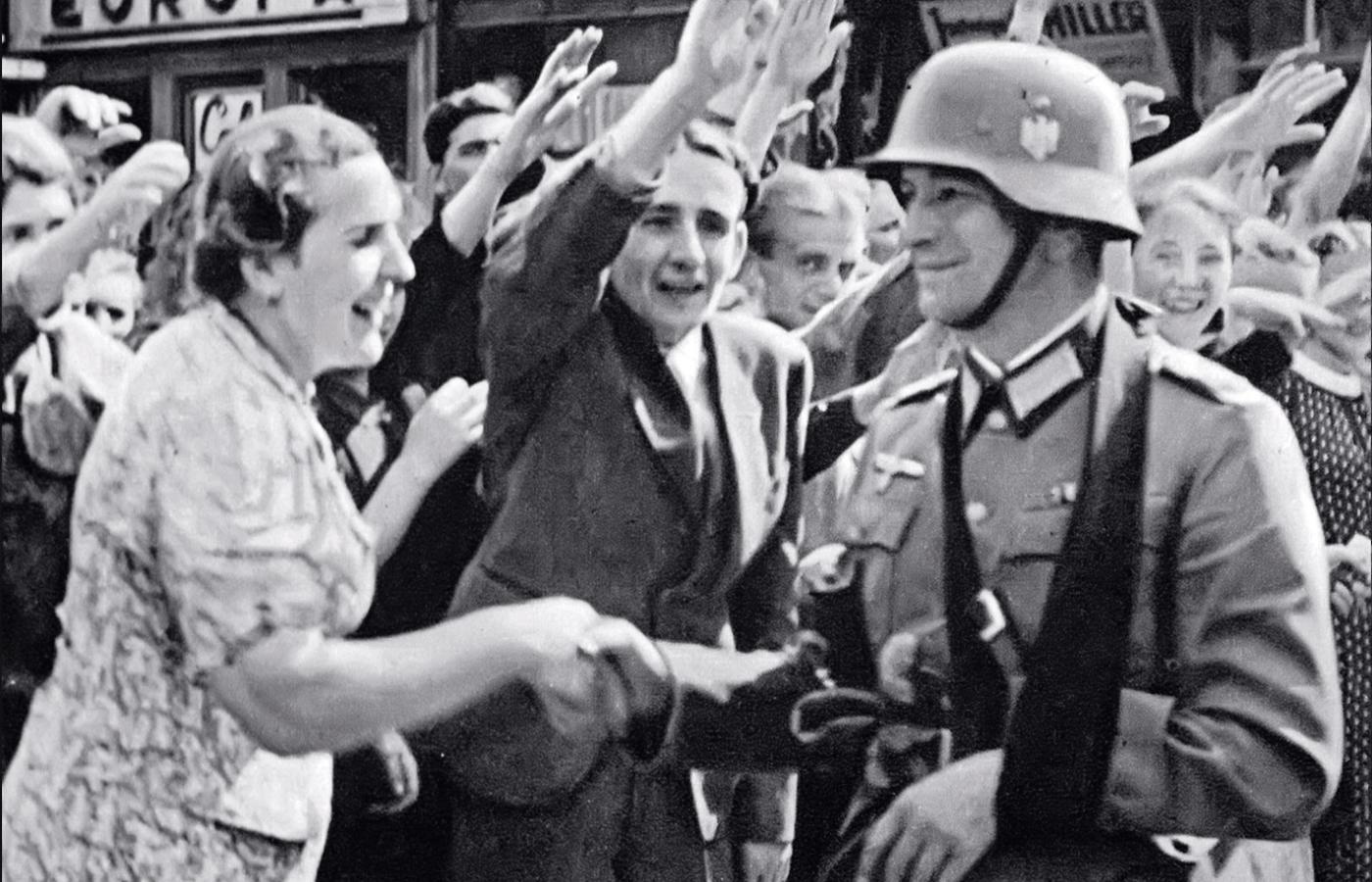 Katowiccy Niemcy witają hitlerowskich żołnierzy, 4 września 1939 r.