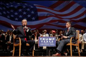 Donald Trump i generał Mike Flynn