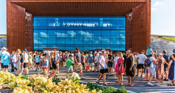 Muzeum stanęło w miejscu dawnej bitwy, czyli... pośrodku niczego.