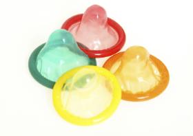 To absurdalna luka: prawo zezwala na aktywność seksualną od 15. roku życia, ale do 18. roku zgodę na badanie zakażeń muszą wyrazić rodzice.