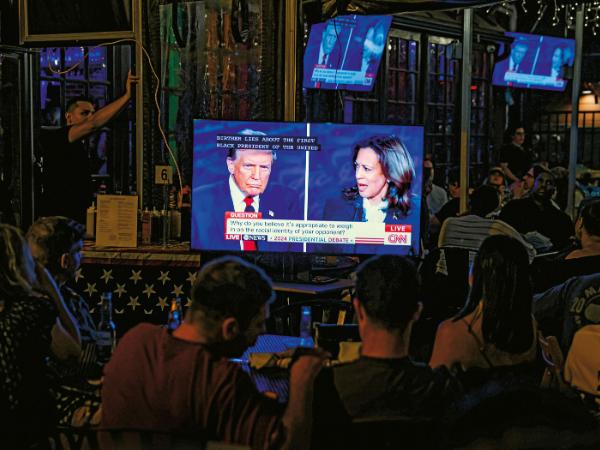 Bar w Waszyngtonie. Polymarket jako jedyny przewidział, że Donald Trump wygra z Kamalą Harris, wbrew prognozom najważniejszych mediów i ośrodków badań opinii.