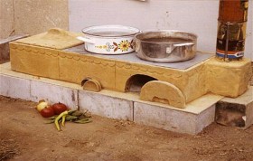 Kuchenka z najprostrzych elementów ceramicznych i metalowych...