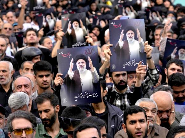 Ceremonia żałobna w Teheranie po śmierci prezydent Iranu Ebrahima Raisiego, 20 maja 2024 r.
