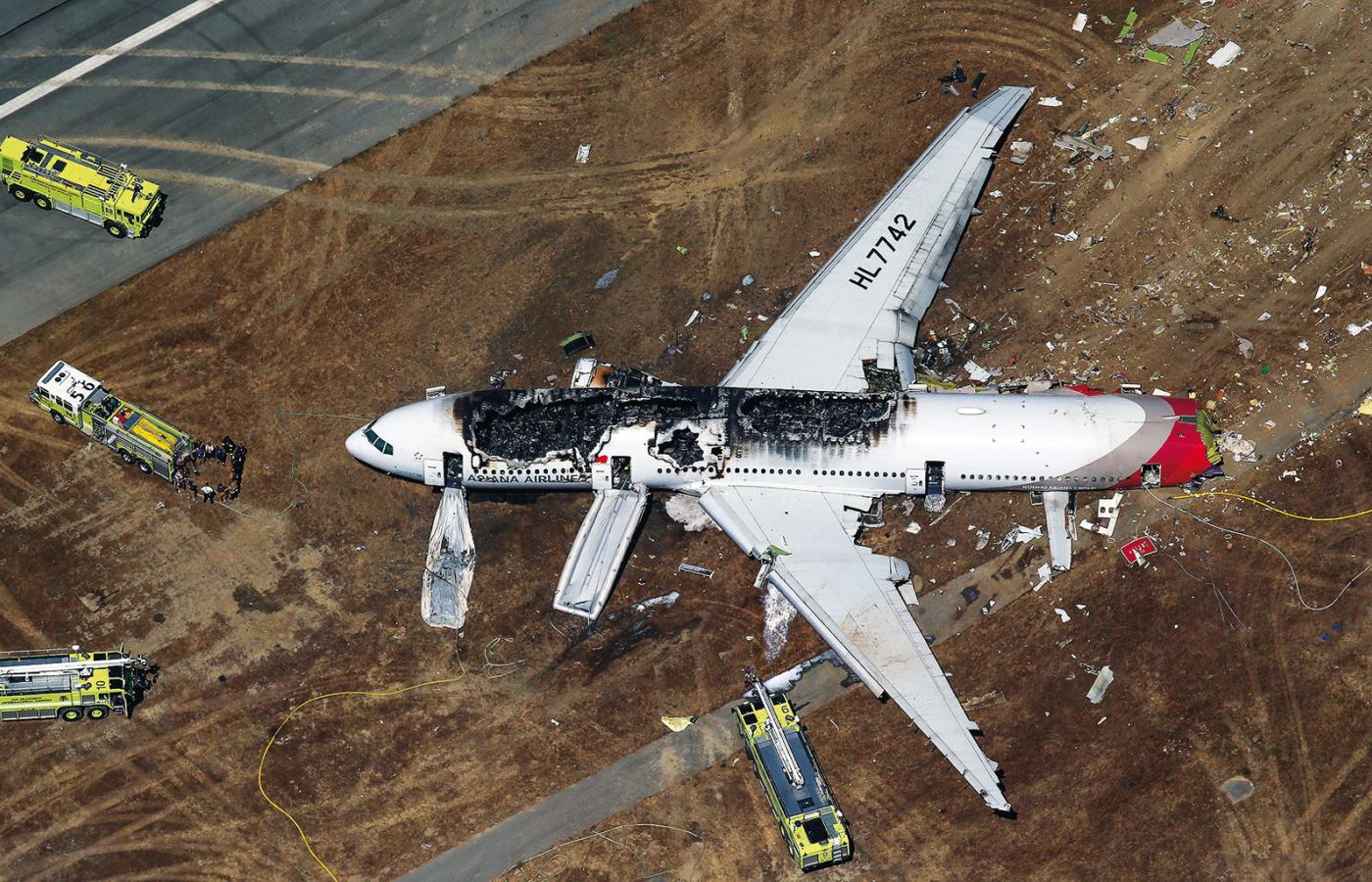 Boeing 777 azjatyckich linii lotniczych Asiana Airlines, który rozbił się 6 czerwca w San Francisco.