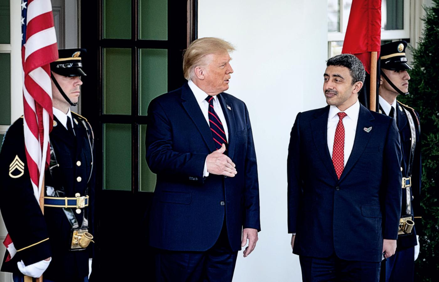 Donald Trump i szejk Abdullah bin Zajed Al Nahjan, minister dyplomacji Zjednoczonych Emiratów Arabskich. Strony w sierpniu 2020 r. podpisały w Białym Domu porozumienie.