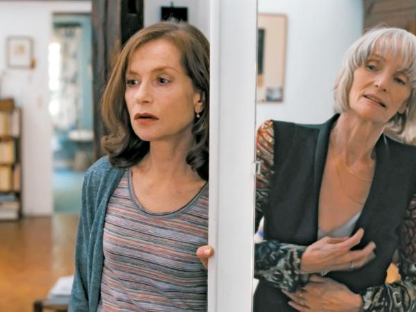 Isabelle Huppert w roli nauczycielki filozofii z filmową matką (Edith Scob)