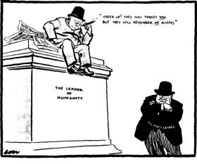 Churchillów dwóch – pokonany szef partii i przywódca ludzkości, który z cokołu pociesza tego pierwszego: „Głowa do góry! Ciebie zapomną, ale mnie na zawsze zachowają w pamięci”. Karykatura w „Evening Standard”, 31 lipca 1945 r.