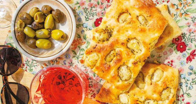 Mianem aperitivo można nazwać prawie każde danie, liczy się bowiem forma podania.