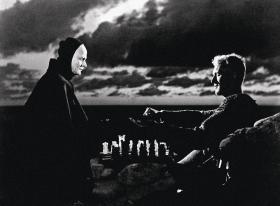 Szachowy pojedynek ze Śmiercią w „Siódmej pieczęci” Ingmara Bergmana.