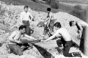 Takich pił „moja–twoja” nawet jeszcze w latach osiemdziesiątych ubiegłego stulecia nader często używali robotnicy na bieszczadzkich budowach.