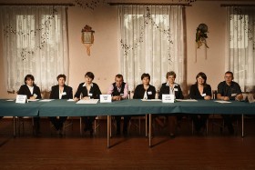 Wybory Prezydenta RP 2010. OKW nr 6 w Pasynkach. Od lewej: Anna Breczko, Krystyna Boruta, Paulina Kowalczyk, Krzysztof Hryniewicki, Anna Kalinowska - zastepca przewodniczacego, Irena Wróblewska, Daniel Hryniewicki, Krystyna Nikołajuk