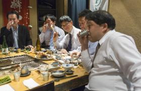 Japońska kultura spożywania alkoholu do niedawna sprawiała, że restauratorzy mogli liczyć na znaczące zyski.