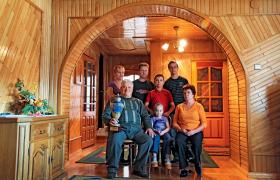 Henryk Kostro dorobił się na mleku. Dziś wystarcza mu 40 krów.