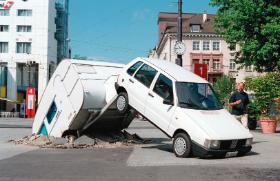 Elmgreen & Dragset „Short Cut”, 2004 r.