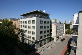 Sala multimedialna mieści się wprawdzie w budynku redakcji....