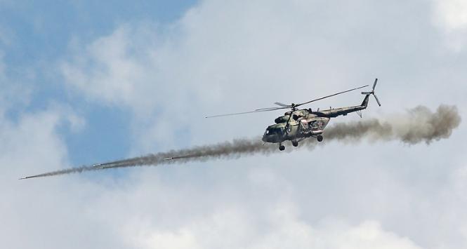 Śmigłowiec Mi-8 podczas konkursu Aviadarts w ramach Międzynarodowych Igrzysk Wojskowych 2019 w Dubrowiczach, obwód riazański