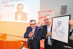 Marian Turski (osobiście i na portrecie autorstwa Arkadiusza Hapki) i redaktor naczelny Jerzy Baczyński