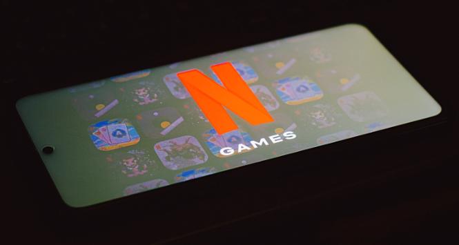 Netflix Games jest dostępny na smartfonach.