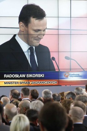 Bronku, głosowałem na ciebie - mówił Radosław Sikorski.