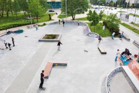 Warszawa, lasek Przy Bażantarni. Część zachodnia została intensywnie zagospodarowana.