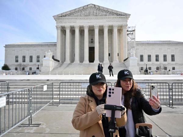 Demonstracja przeciwko zbanowaniu TikToka. Sąd Najwyższy USA, 10 stycznia 2025 r.