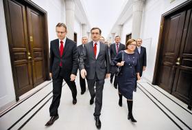 To był bardzo ruchliwy rok na scenie politycznej. Wyborczy triumf Ruchu Palikota, powstanie Solidarnej Polski, czy szefostwo SLD w rękach Jerzego Millera. Jak widać w polskiej polityce wszystko zdarzyć się może.