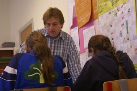 Oddmar, nauczyciel matematyki i języka duńskiego. Za 20 godzin pracy w  tygodniu otrzymuje 24 tysiące koron duńskich (ok. 13 tys. zł). – Ile  zarabiają nauczyciele w waszym kraju? – pyta.