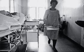 Znalazł się w gronie funkcjonariuszy organów bezpieczeństwa państwa w latach 1944–90 tylko dlatego, że przez rok pracował w szpitalu MSW jako sanitariusz na oddziale ginekologicznym.