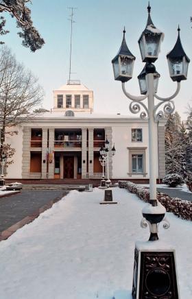 Rezydencja w Wiskulach w Puszczy Białowieskiej, gdzie w grudniu 1991 r. spotkali się sygnatariusze Porozumienia o powołaniu Wspólnoty Niepodległych Państw.
