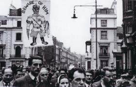 Londyn, 22 kwietnia 1956. Antysowiecka demonstracja emigrantów z Europy Środkowo-Wschodniej.